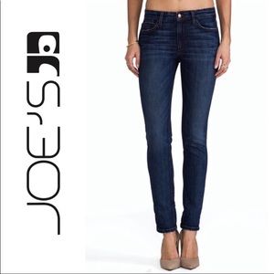 Joe’s straight leg jeans in dark blue wash